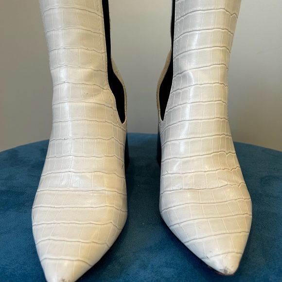 Steven New York White Croc Booties Size 9 - Picture 4 of 6